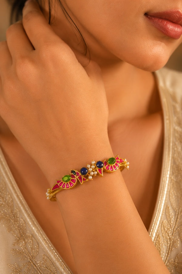 Gold Finish Ethnic Kundan Bangle Bracelet