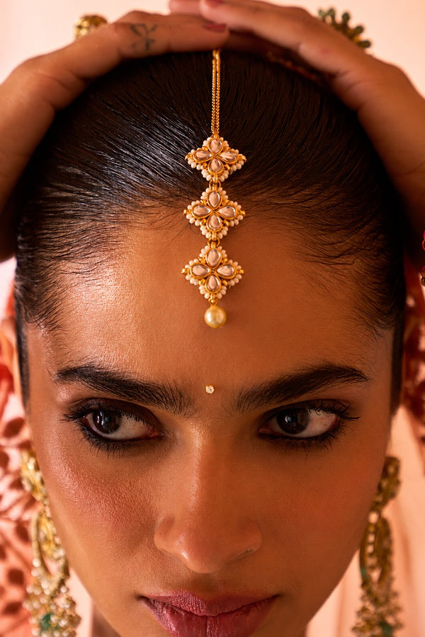 White Kundan Pearl Drop Maang Tikka