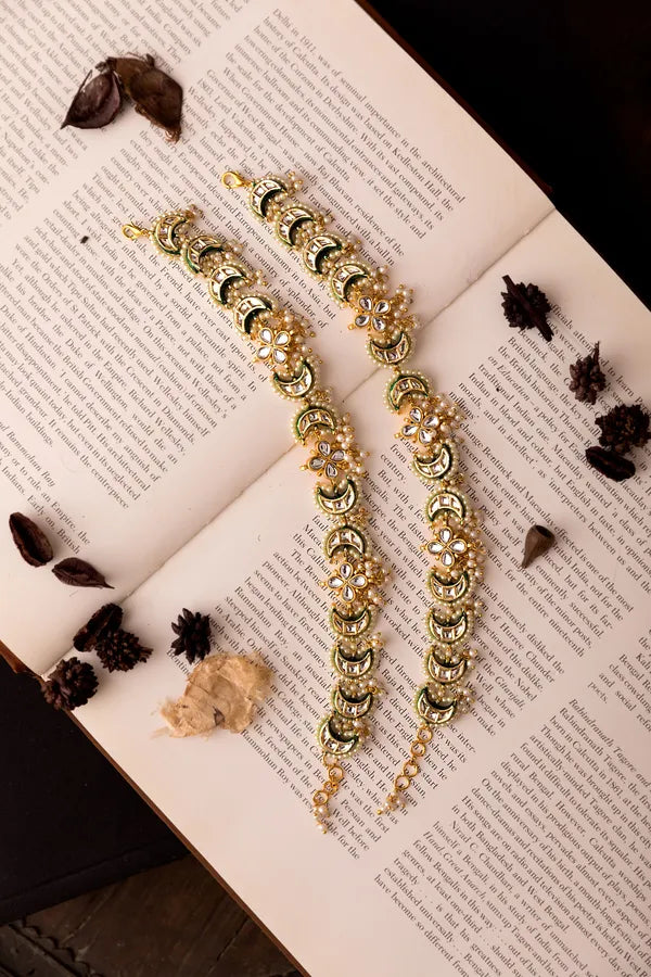 White Kundan Chand Pearls Drops Anklet