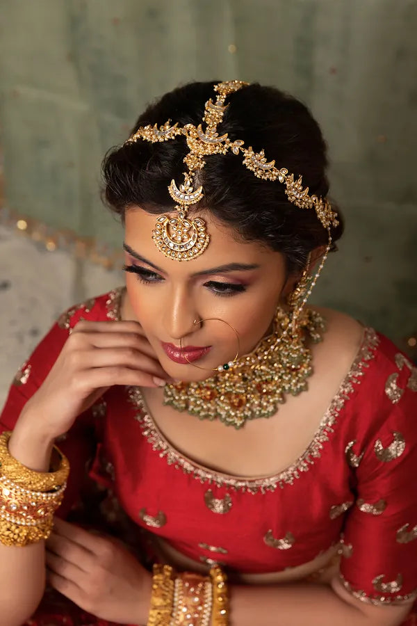 Gold & White Pearls Chand Kundan Mathapatti