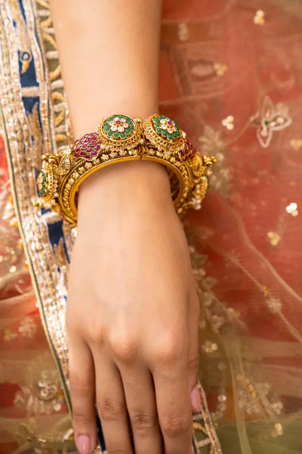 Red & Green Kundan Flower Kada