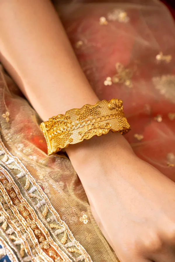Gold Round Petal Kada