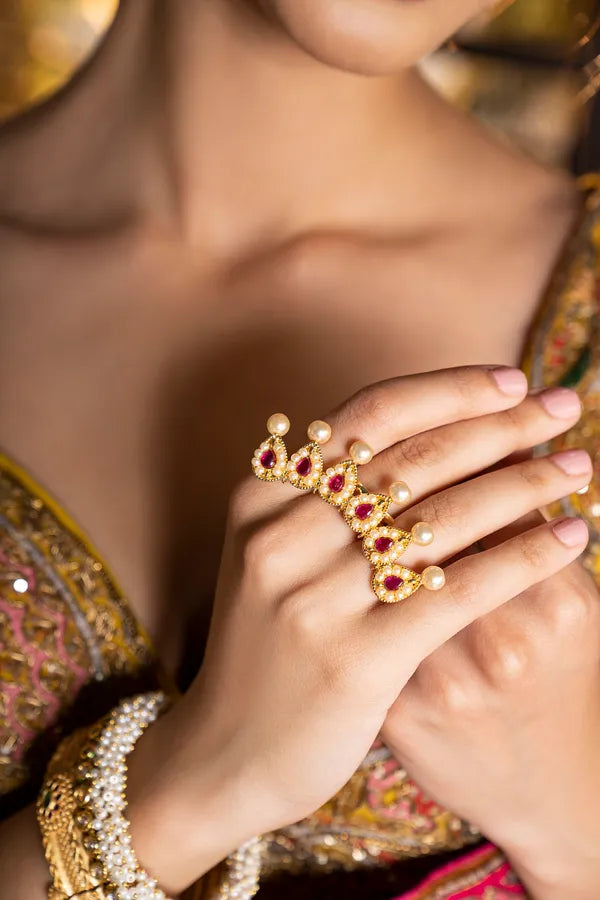Red Kundan Ring With Pearls