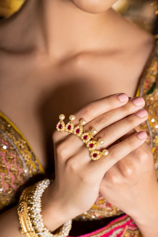 Red Kundan Ring With Pearls