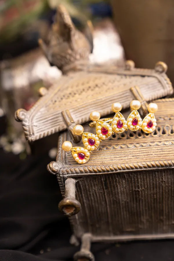 Red Kundan Ring With Pearls