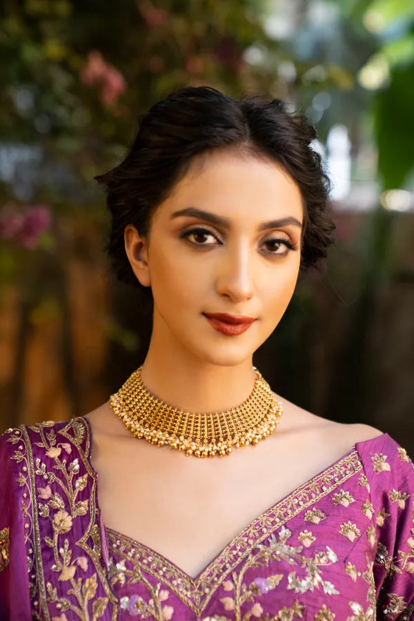 Regal Gold Necklace With Pearls