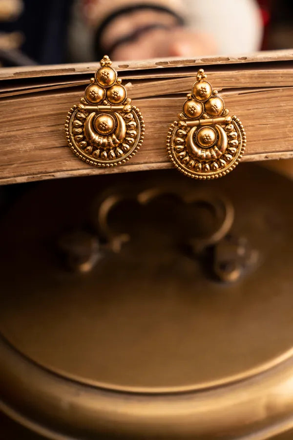 Golden Regal Round Studs Earrings