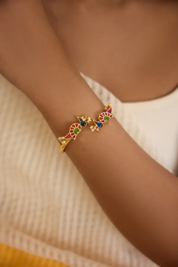 Gold Finish Ethnic Kundan Bangle Bracelet