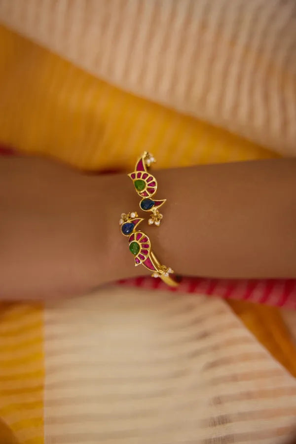 Gold Finish Ethnic Kundan Bangle Bracelet