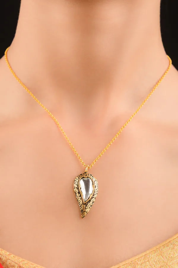 Gold Finish Antique Kundan Pendant Necklace