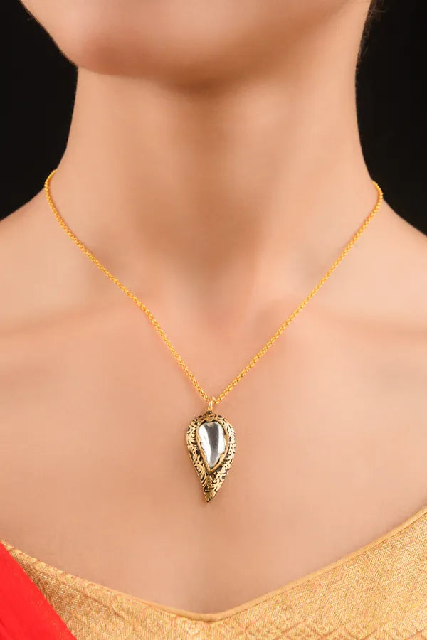 Gold Finish Antique Kundan Pendant Necklace