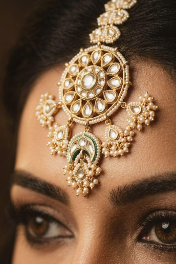White Pearls & Kundan Circular Maang Tikka