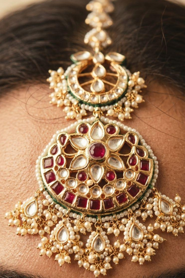 Red & White Flower Kundan Maang Tikka