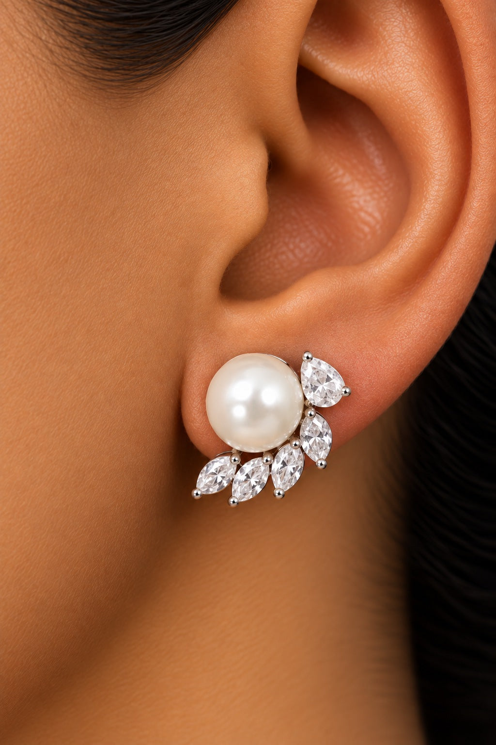Proud Leaves Zirconia Pearl Stud